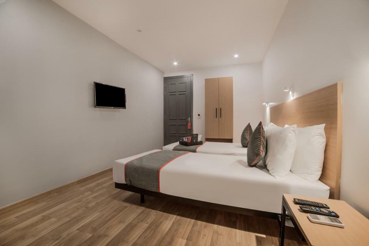 Oyo Townhouse 086 Pankha Road Hotel New Delhi Exterior photo
